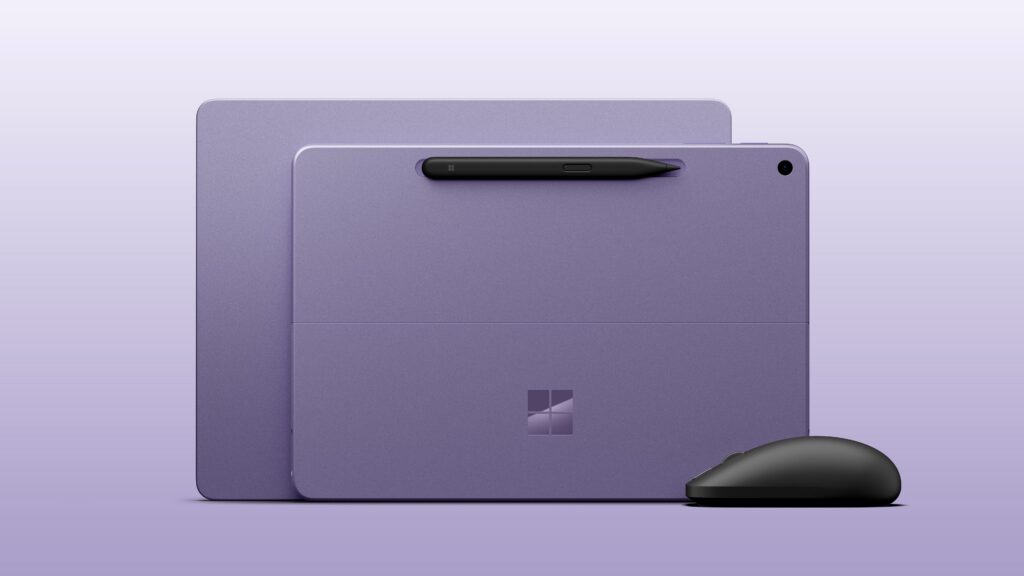 Surface Laptop, Surface Pro, caneta e mouse em fotografia de divulgação