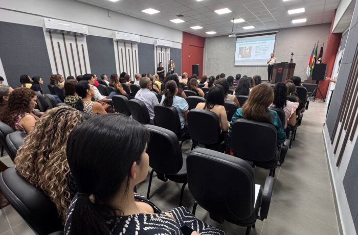 Apresentação do projeto Sorria Ycamiabas em auditório