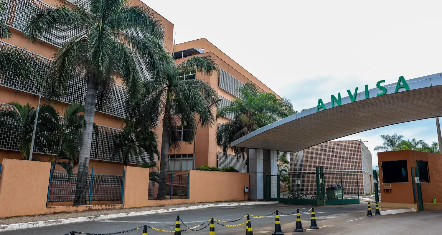 Fachada da sede da Agência Nacional de Vigilância Sanitária.
