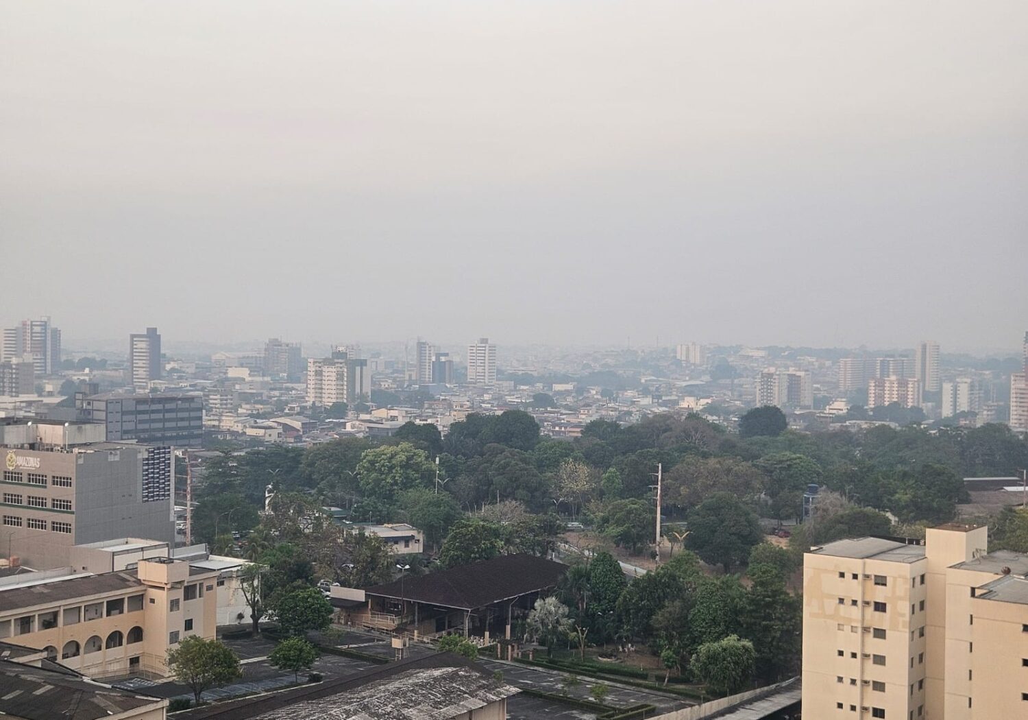 VÍDEO: Manaus amanhece encoberta por fumaça pela 6ª vez em 15 dias; poluição ultrapassa limite máximo da escala de monitoramento
