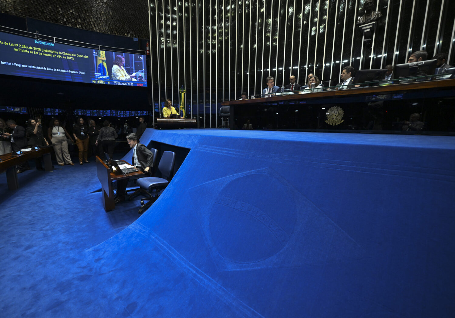 Senadora Damares Alves discursa na tribuna do Senado Federal.